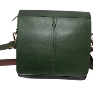 Leather crossbody slingbag in dark green smoothe finish